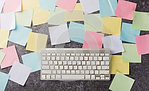 Blank paper stick note list with the modern computer keyboard
