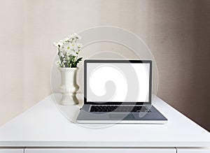 Blank screen laptop or empty space on scrren of notebook on whit