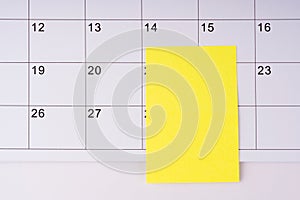 Blank sticky adhesive note on a calendar
