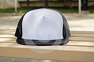 Blank trucker hat cap flat visor with black and white color