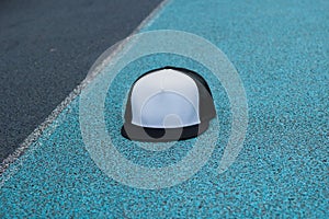 Blank trucker hat cap flat visor with black and white color