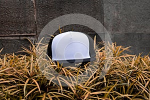 Blank trucker hat cap flat visor with black and white color