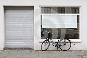 Blank vacancy sign with copy space in empty shop or store window