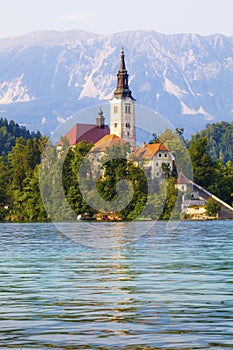   slovinsko. ostrov v střední z kostel 