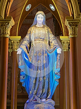 Blessed Virgin Mary, mother of Jesus, sculpture under an arch