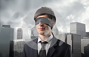 Blindman's buff in the city