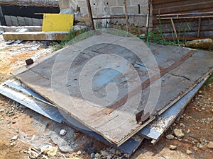BLOCK IRON FLOOR
