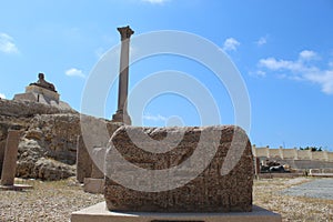 Block of pharous red granite