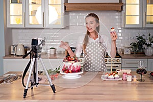 Blogger pastry chef makes a video lesson about cooking a cake.