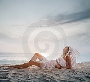 Blond lady wearing a white plume