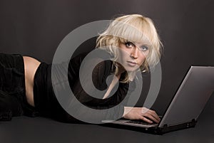 Blond & Laptop