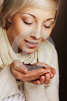 blonde girl hold coffee beans in hands