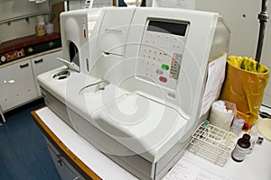 Blood gas analyzer