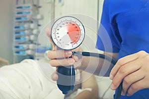 Blood pressure check in the intensive care unit