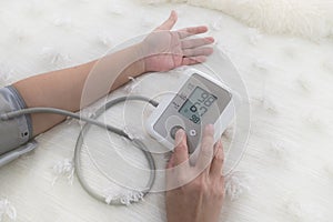 Blood pressure gauge show hypotension