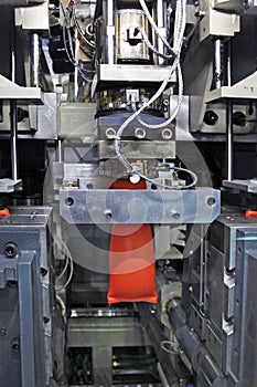 Production of plastic cans