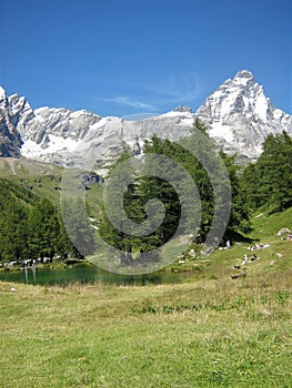 Blu Lake and monte Cervino