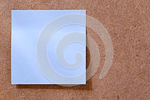 blue blank post it note sticked to wooden memory board