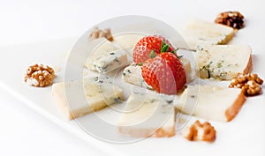 Blue cheese with strawberries and walnuts