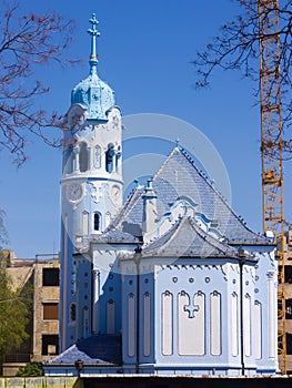 Modrý kostolík v Bratislave. Obľúbená výletná a víkendová destinácia na Dunaji v strednej Európe.