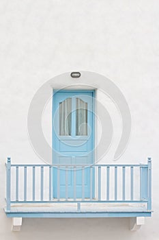 Modrý dvere a terasa 