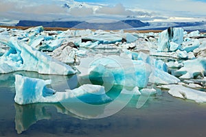 The blue and emerald icebergs