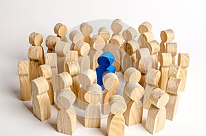 The blue figure of the leader is surrounded by a crowd of people. Leadership and team management, an example for imitation