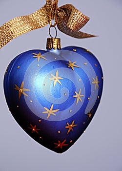 Azul corazón conformado árbol de navidad ornamento 