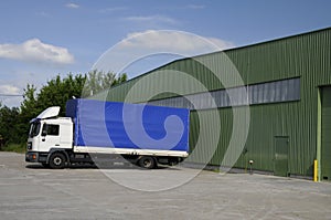 Modrý nákladní auto 