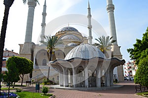 the blue mosque of sultan ahmed in istanbul, turkey