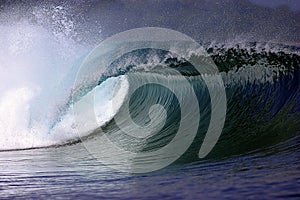 Blue ocean surfing wave