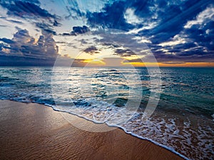 Blau a Sonnenuntergang auf der Sonnenuntergang Strand 