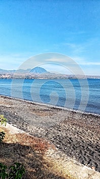 blue sea view on kolo beach photo