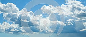 Blue sky background with white clouds. horizont panorama