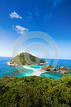 Blue sky and clear cloud on nang yuan island at koh tao thailand in a summer day on beautiful nature seascape background