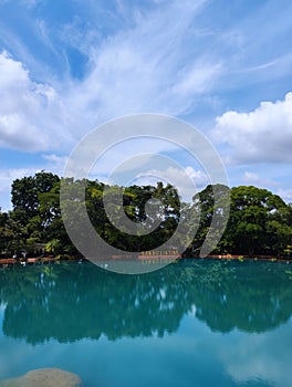 Blue sky lenting lake toska