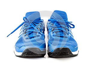 Modrý tenis obuv na bielom podkladovými 