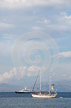 Azul Agua a el cielo sobre el Océano navegación 