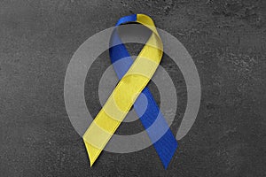 Blue-and-yellow ribbon on dark background