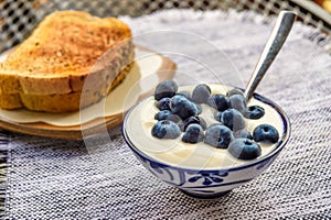 Blueberries with yoghourt