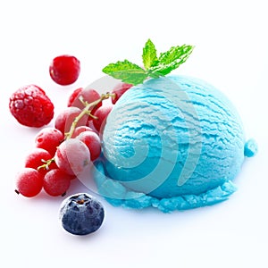 Blueberry icecream with chilled red fruits