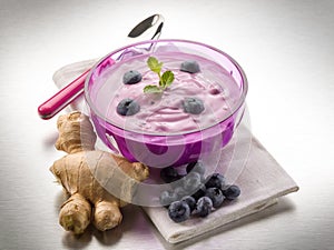 Blueberry mousse with yogurt
