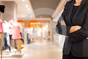 Blurred image of shopping mall and bokeh background