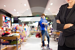 Blurred image of shopping mall and bokeh background