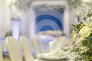 Blurred wedding decoration, the elegant dinner table