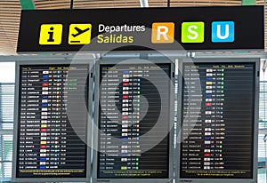 Board departures in the Madrid Barajas Airport