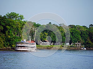 Un barco en Amazonas un rio 