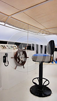 Boat cockpit and wheel
