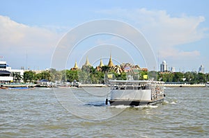 Boat cruise in front of Royal palace in Chaopraya river