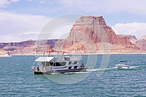 Boat floating in Lake Powell, Utah